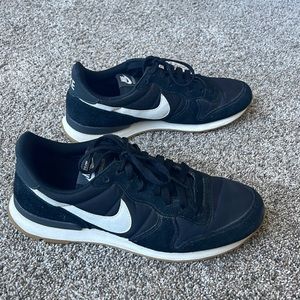 Nike Women’s “Internationalist” Sneaker